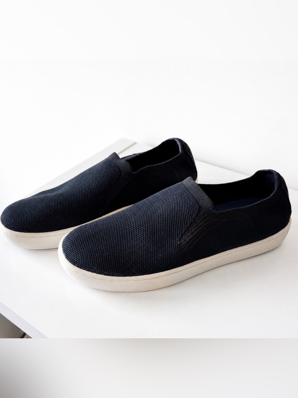 L.L. Bean Eco Bay Ladies Navy Stretch Sneakers Size 8.5
